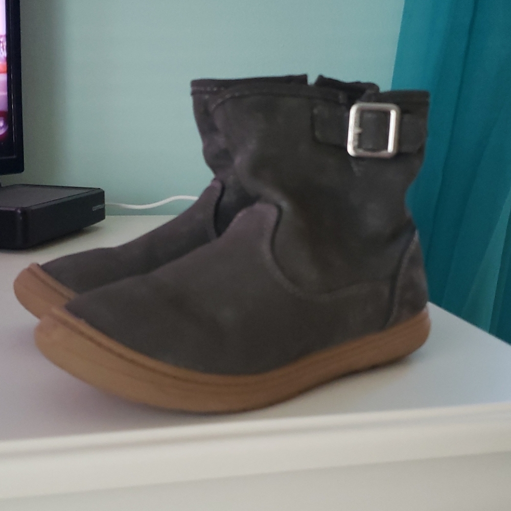 Girls boots